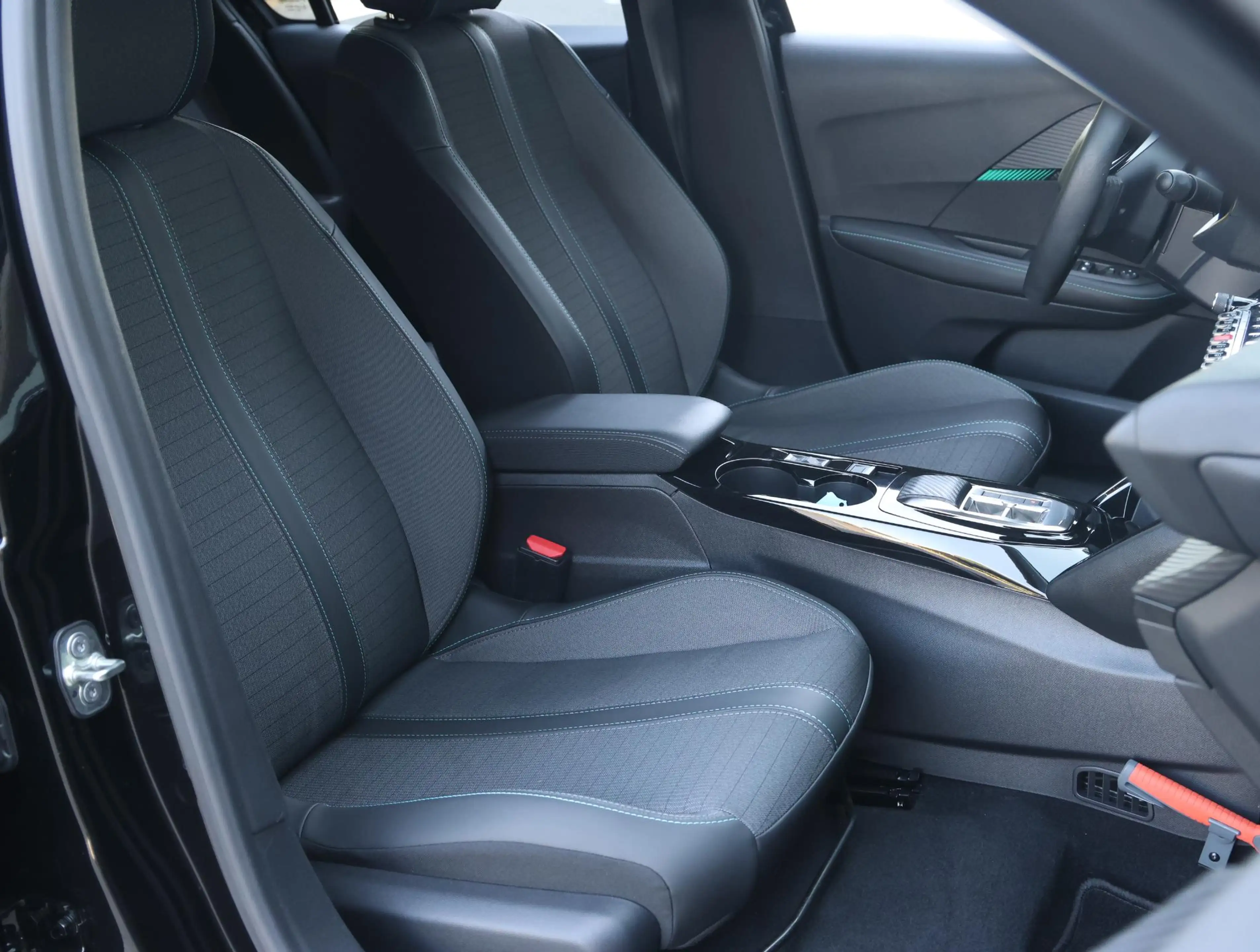Peugeot e-208 EV Allure Pack 50 kWh — photo 9