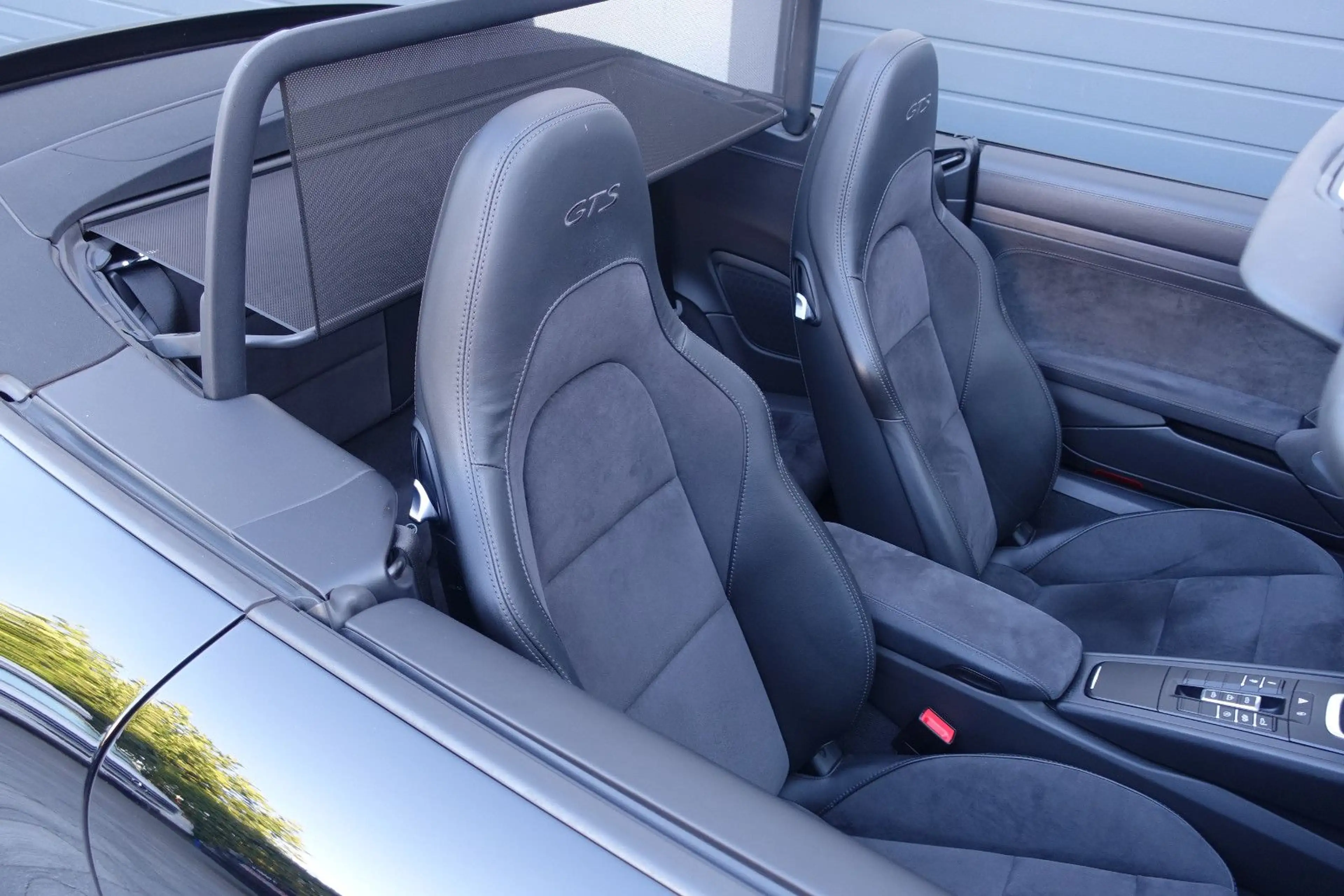 Porsche 991 911 Carrera GTS Cabrio 991.2 Approved 5-28 — photo 22