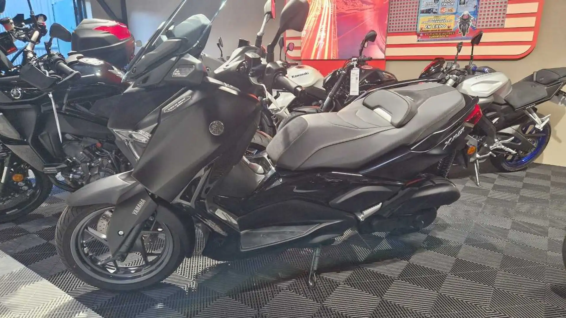 Yamaha X-Max 125 Noir - 1