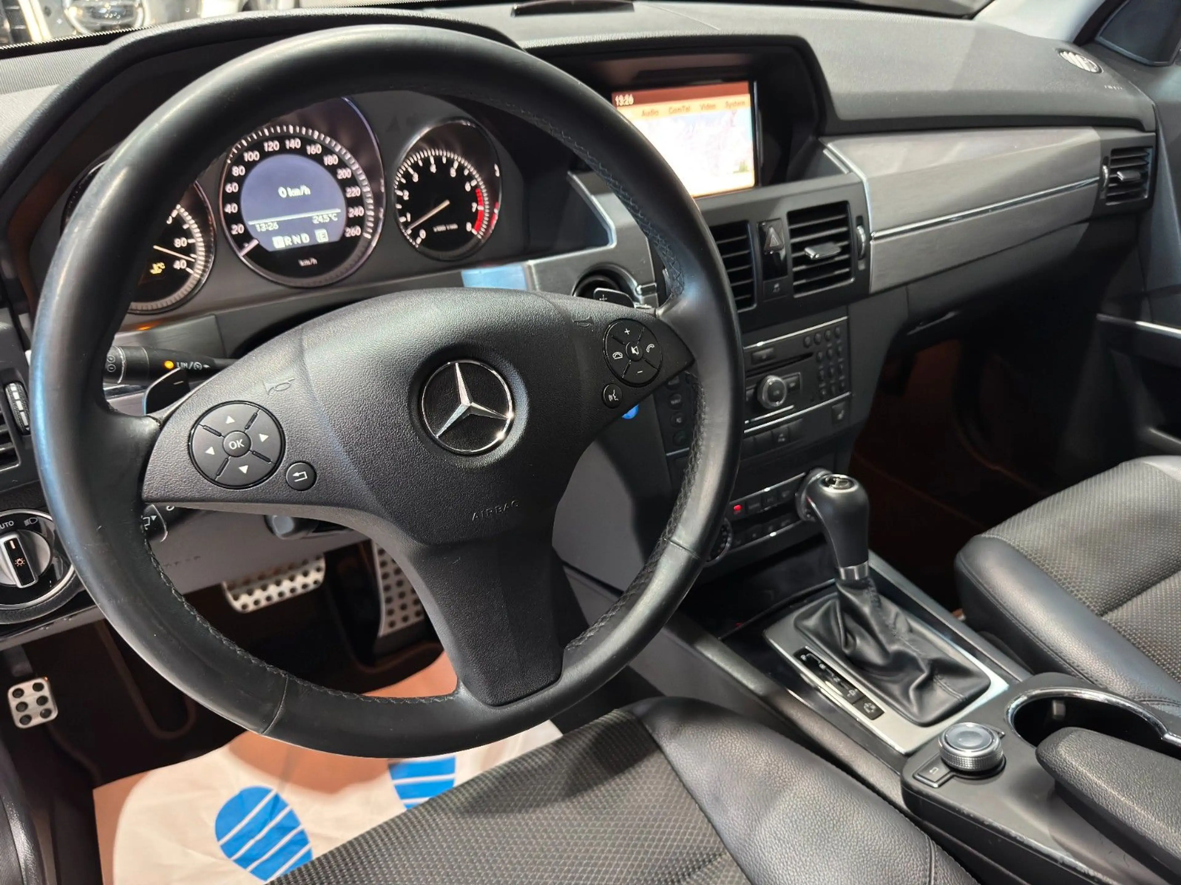 Mercedes-Benz GLK 300 /PDC/4-MAT/NAVI/SHZ/MEMORY/TEMPOMAT/KLIMA — photo 9
