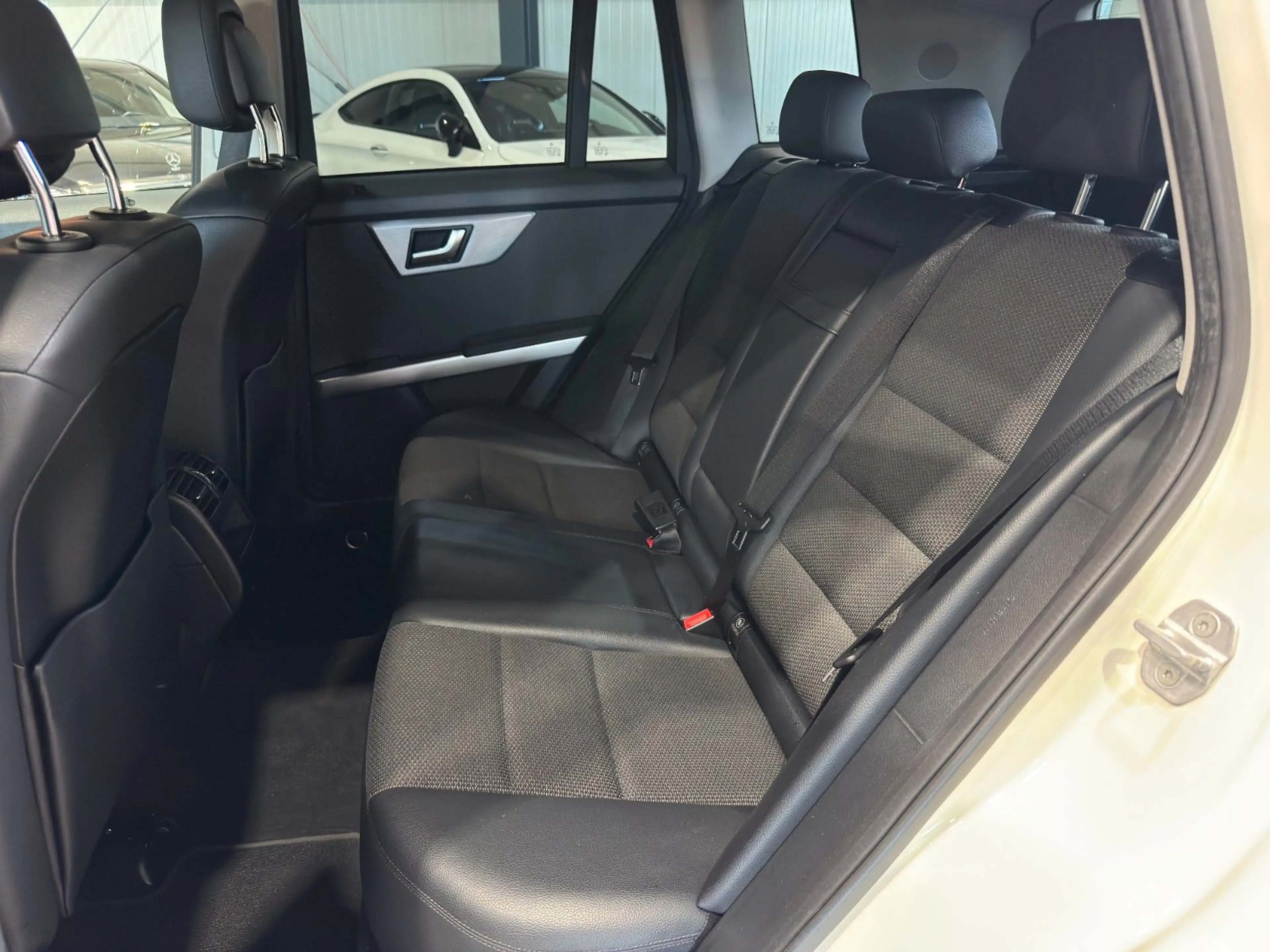 Mercedes-Benz GLK 300 /PDC/4-MAT/NAVI/SHZ/MEMORY/TEMPOMAT/KLIMA — photo 15