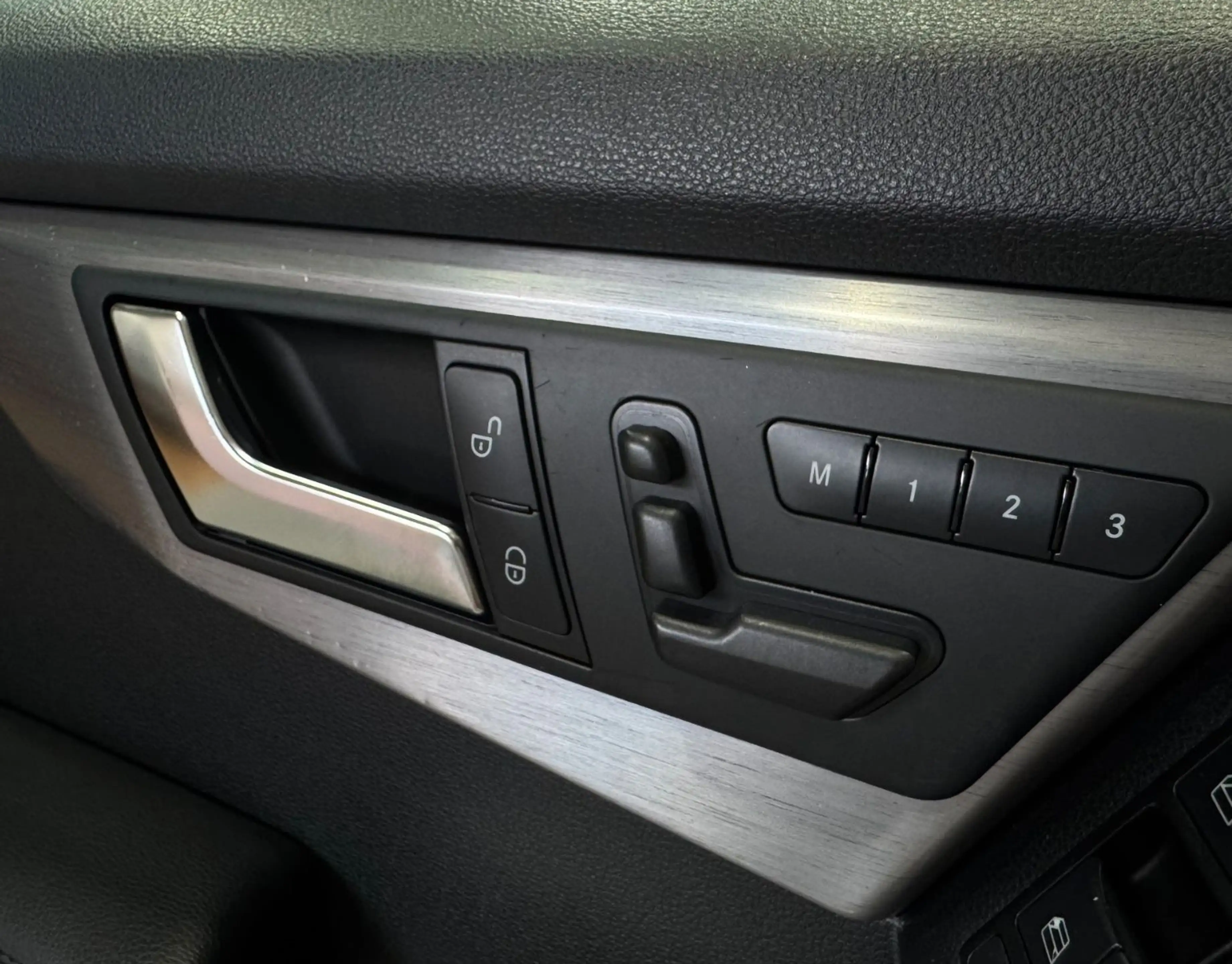 Mercedes-Benz GLK 300 /PDC/4-MAT/NAVI/SHZ/MEMORY/TEMPOMAT/KLIMA — photo 12
