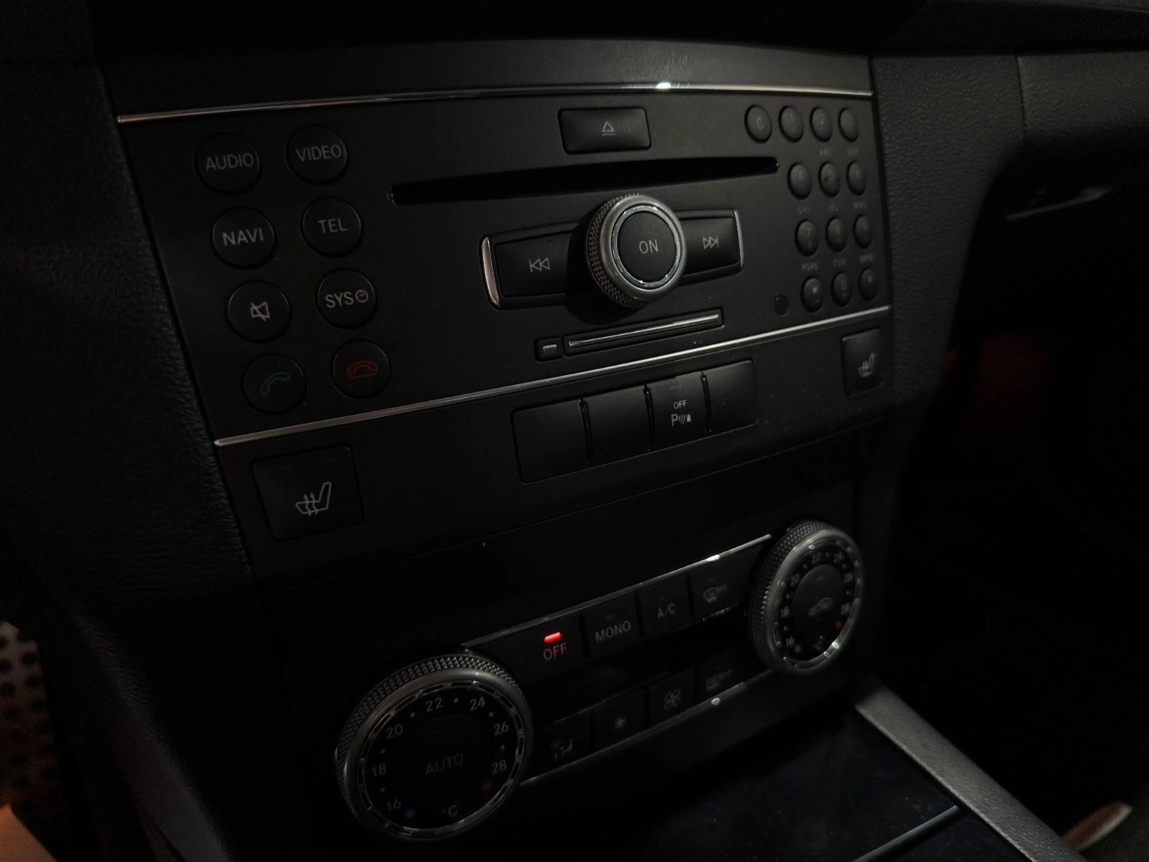 Mercedes-Benz GLK 300 /PDC/4-MAT/NAVI/SHZ/MEMORY/TEMPOMAT/KLIMA — photo 13