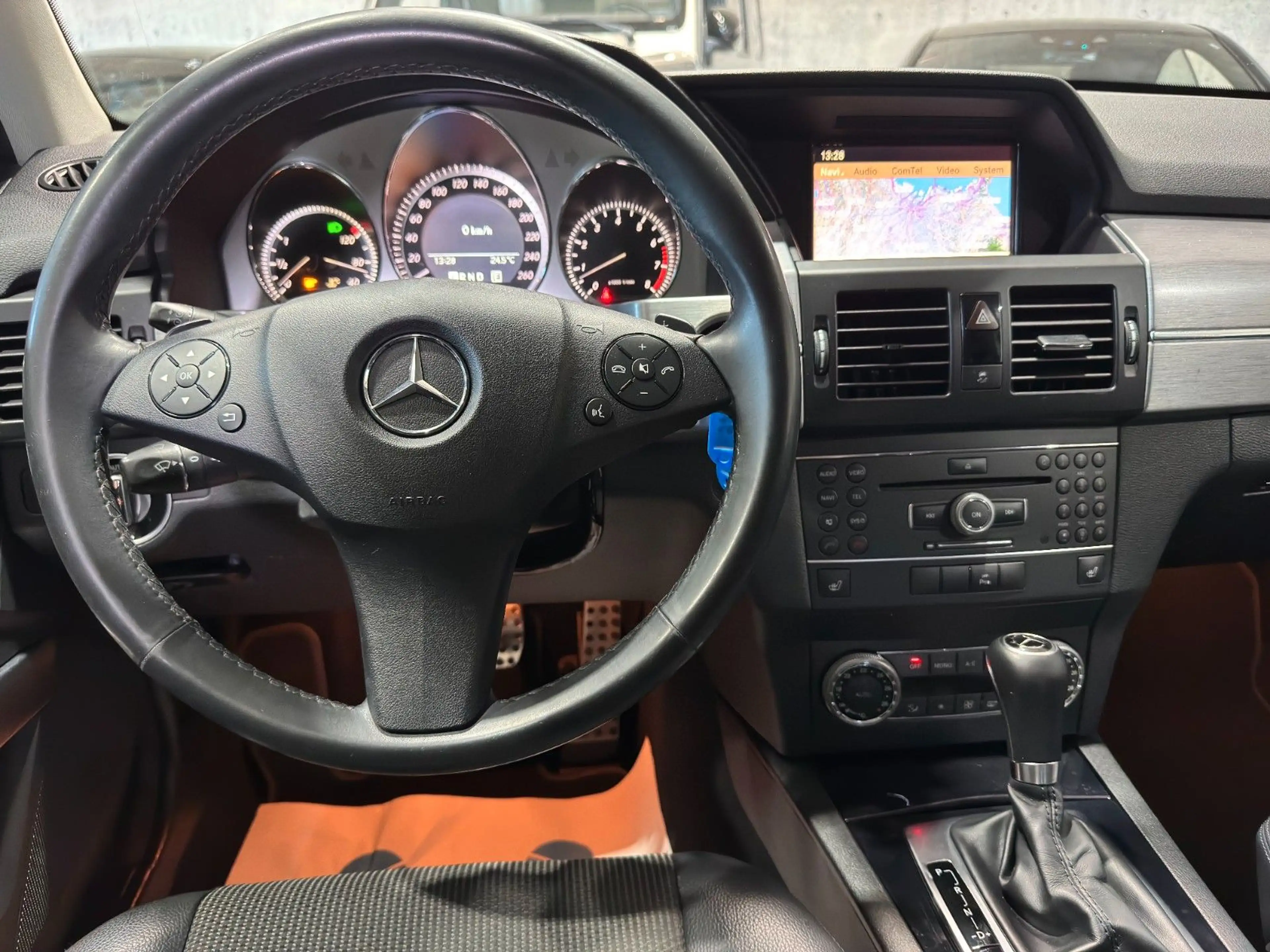 Mercedes-Benz GLK 300 /PDC/4-MAT/NAVI/SHZ/MEMORY/TEMPOMAT/KLIMA — photo 11