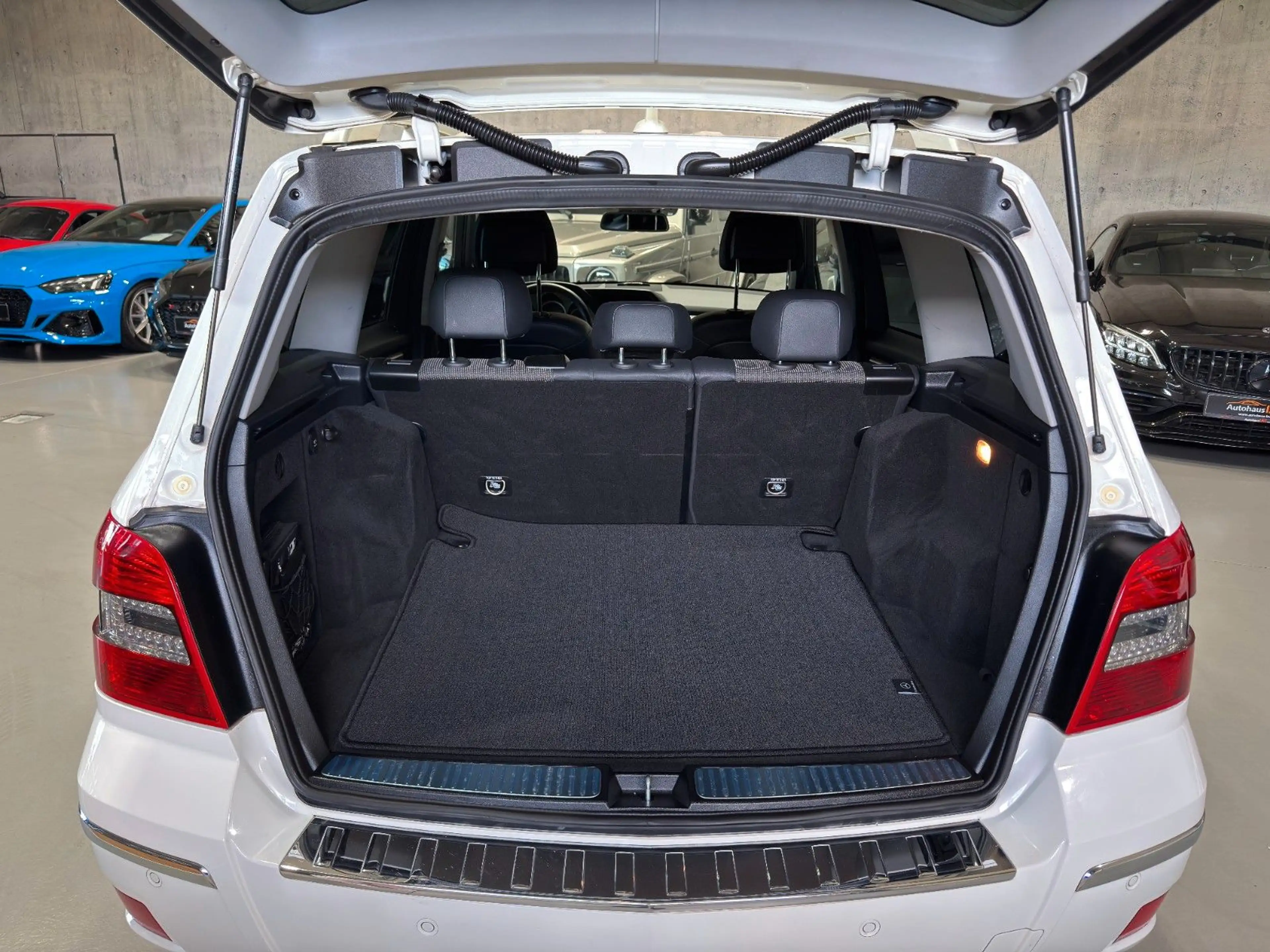 Mercedes-Benz GLK 300 /PDC/4-MAT/NAVI/SHZ/MEMORY/TEMPOMAT/KLIMA — photo 5