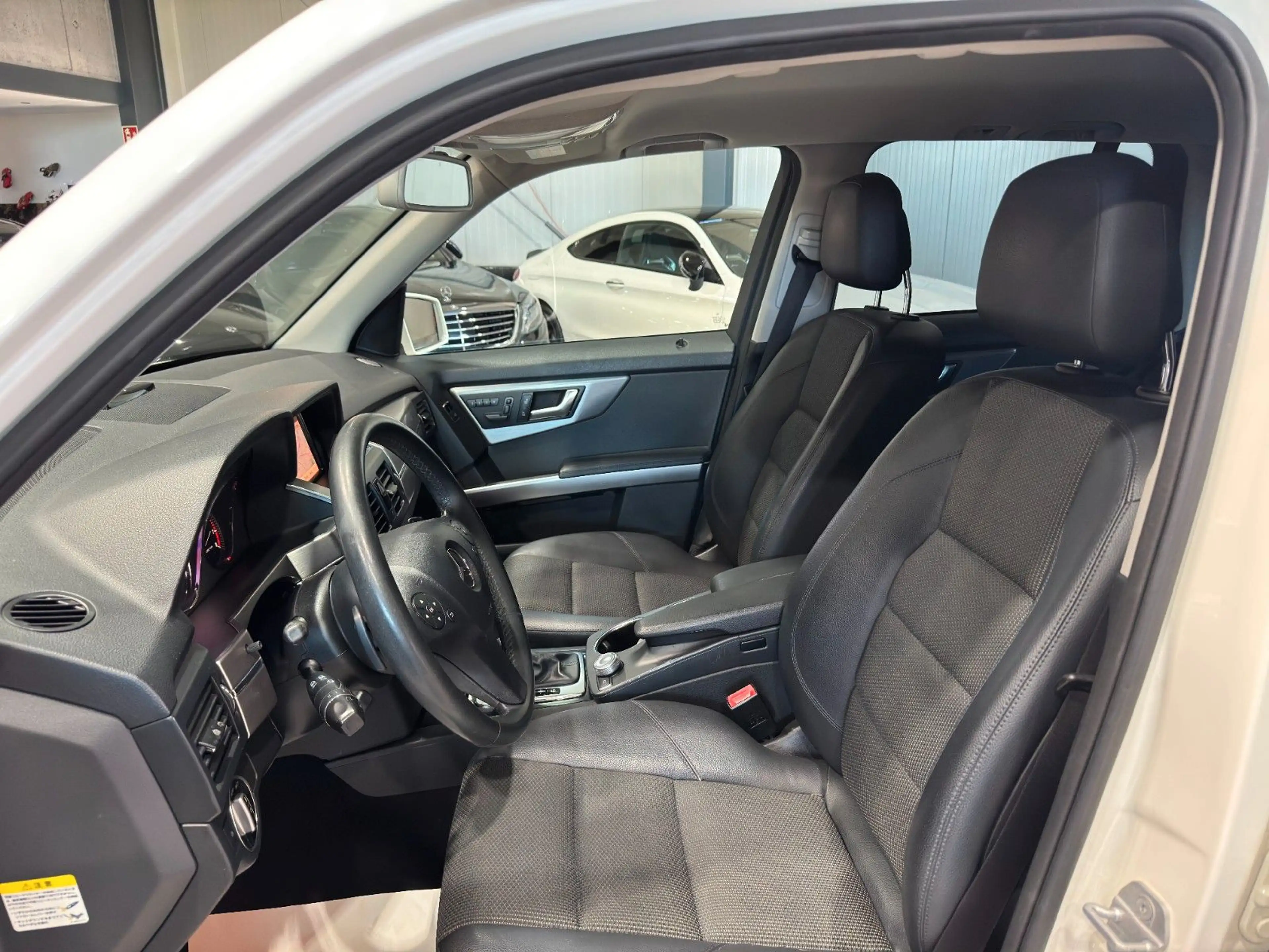 Mercedes-Benz GLK 300 /PDC/4-MAT/NAVI/SHZ/MEMORY/TEMPOMAT/KLIMA — photo 8