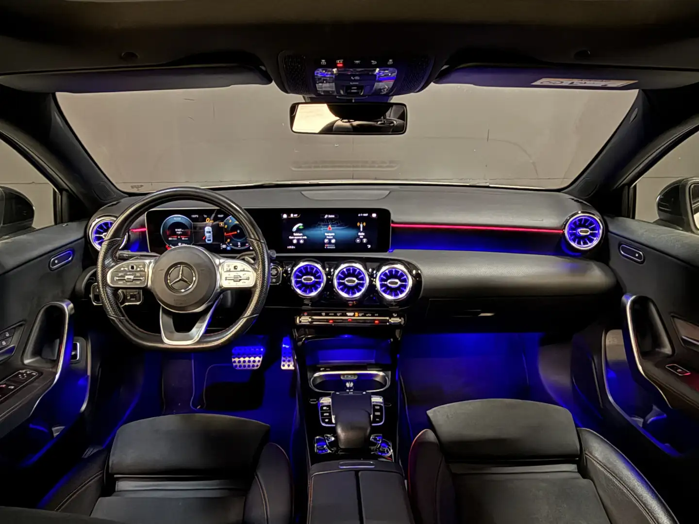 Mercedes-Benz A 220 4MATIC Premium | Panoramadak | Sfeerverlichting | Grijs - 2