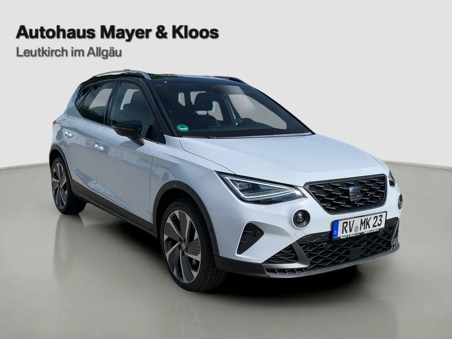 SEAT Arona 1.5 TSI FR DSG AHK WINTERPAKET DAB LED Weiß - 1