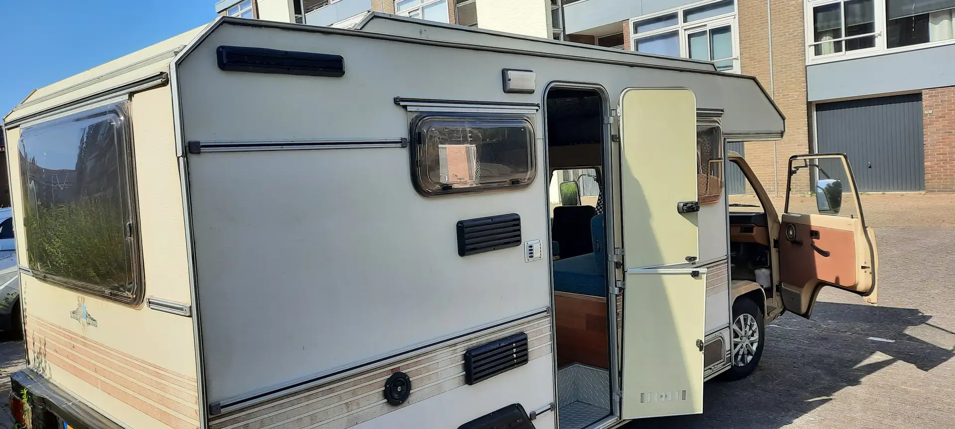 Mitsubishi L300 L300 kipcamper Niwatori Beige - 1