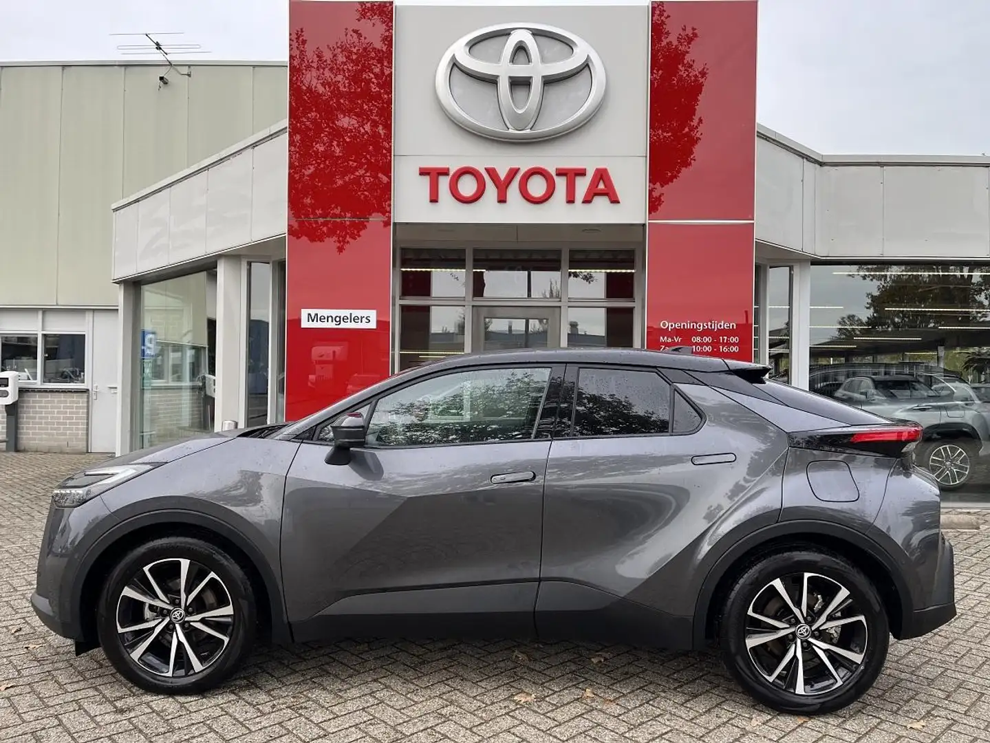 Toyota C-HR 1.8 Hybrid 140 First Edition | Rijklaar | NL-auto Grijs - 2
