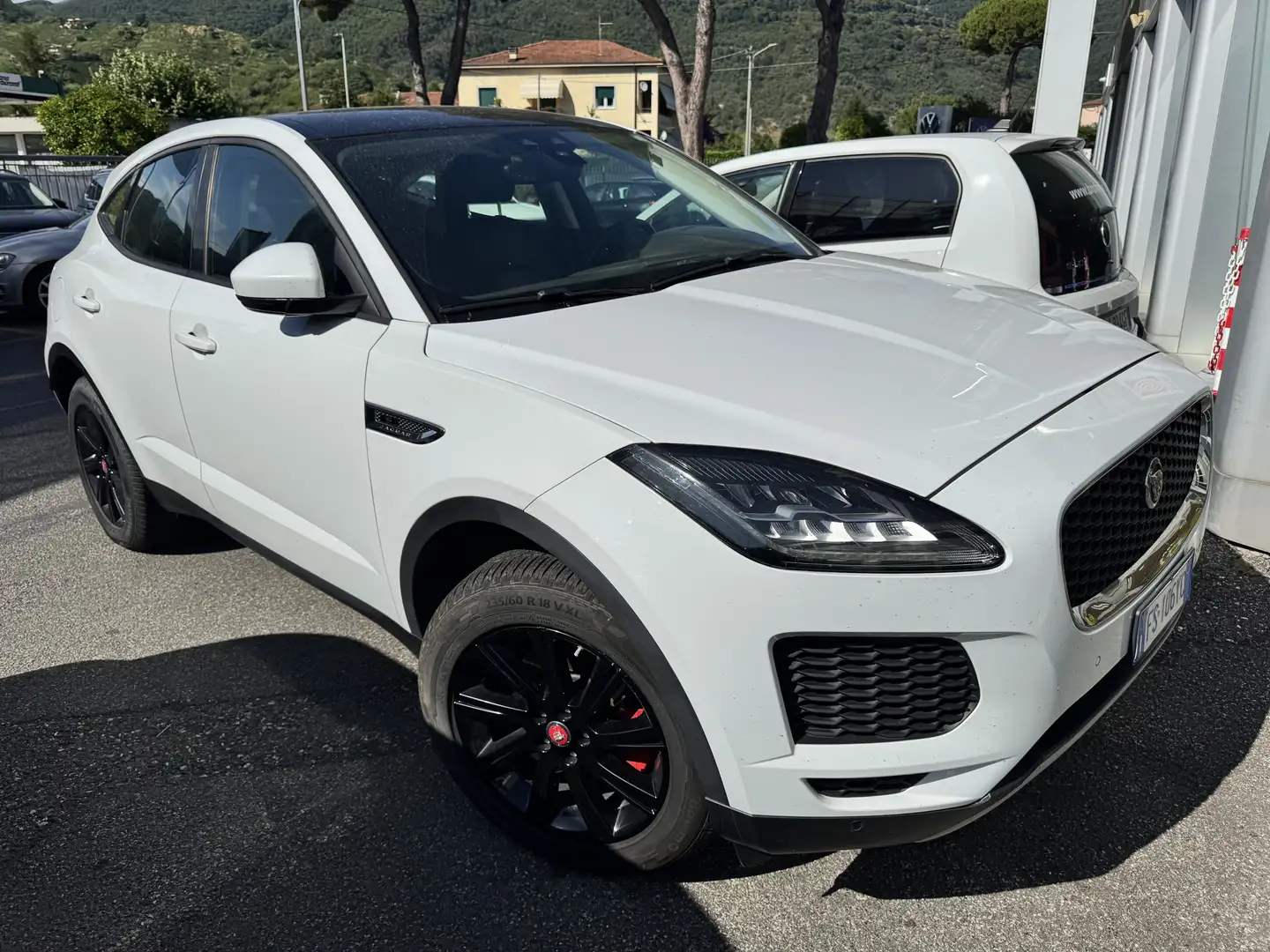 Jaguar E-Pace 2.0d i4 SE awd 150cv auto my19  MOTORE OK Bianco - 1