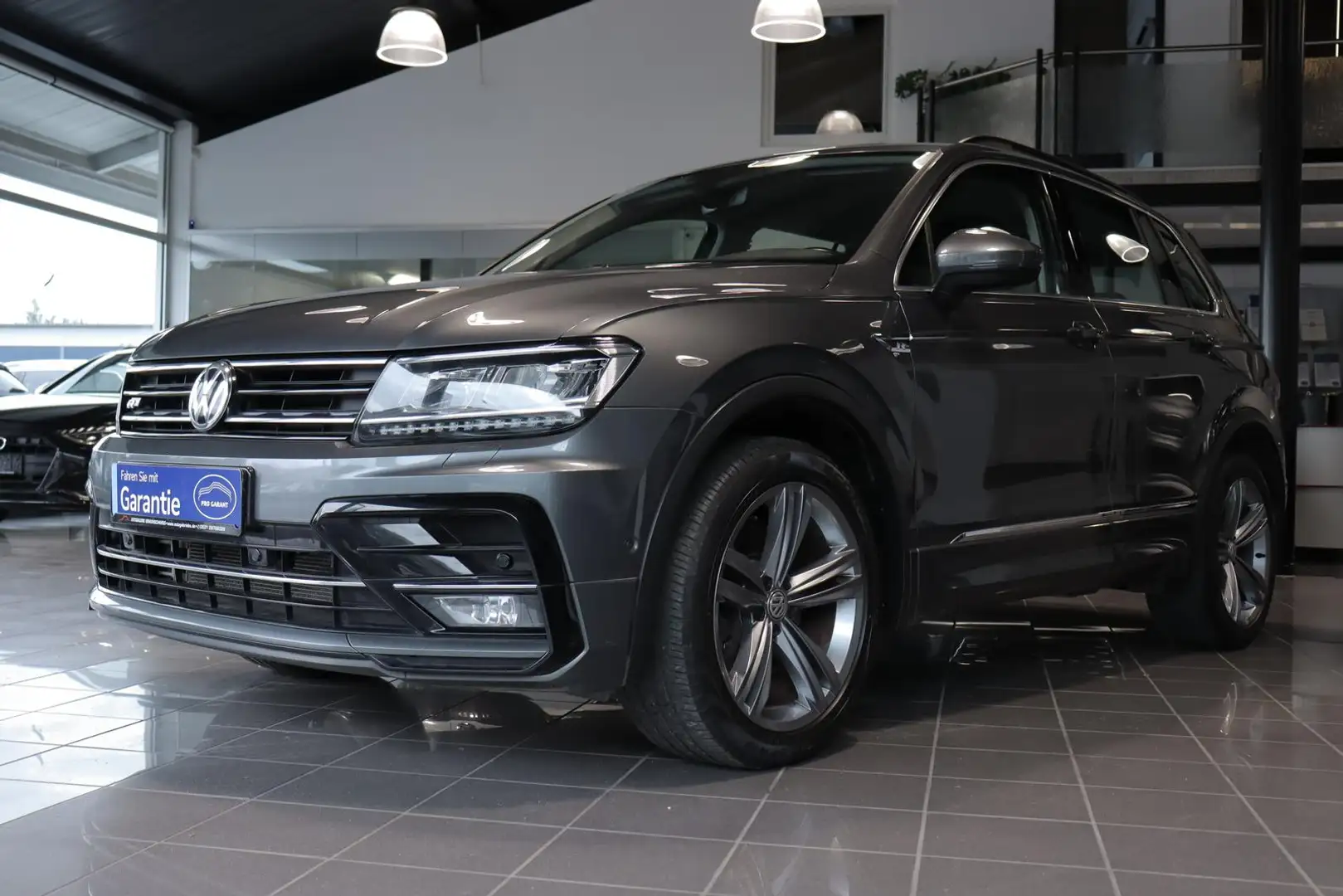 Volkswagen Tiguan 2.0 TDI DSG 4Motion Comfortline R-LINE Grau - 2
