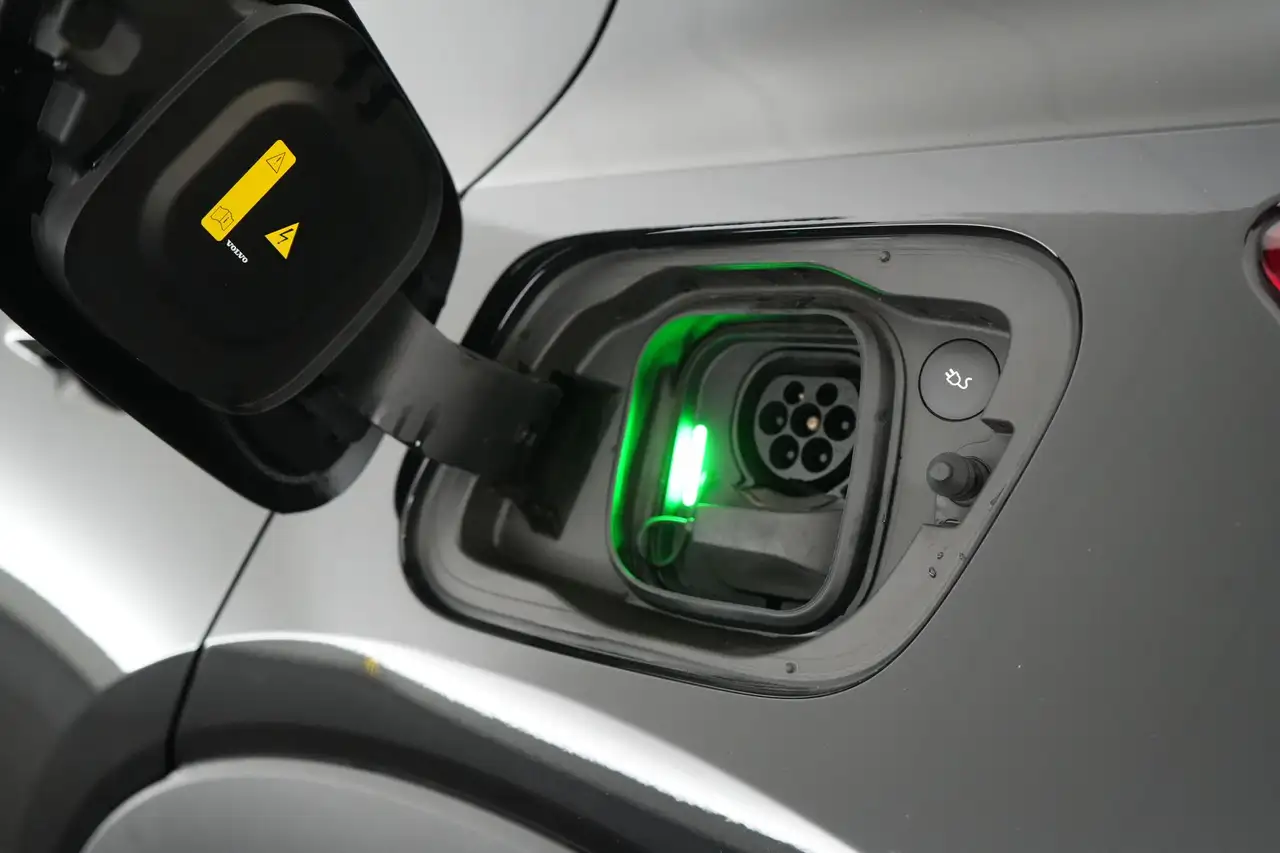 Volvo EX40 82 kWh Single Motor Extended Range Plus Dark LED G, миниатюра 19