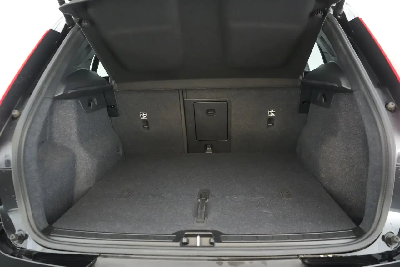 Volvo EX40 82 kWh Single Motor Extended Range Plus Dark LED G, миниатюра 29
