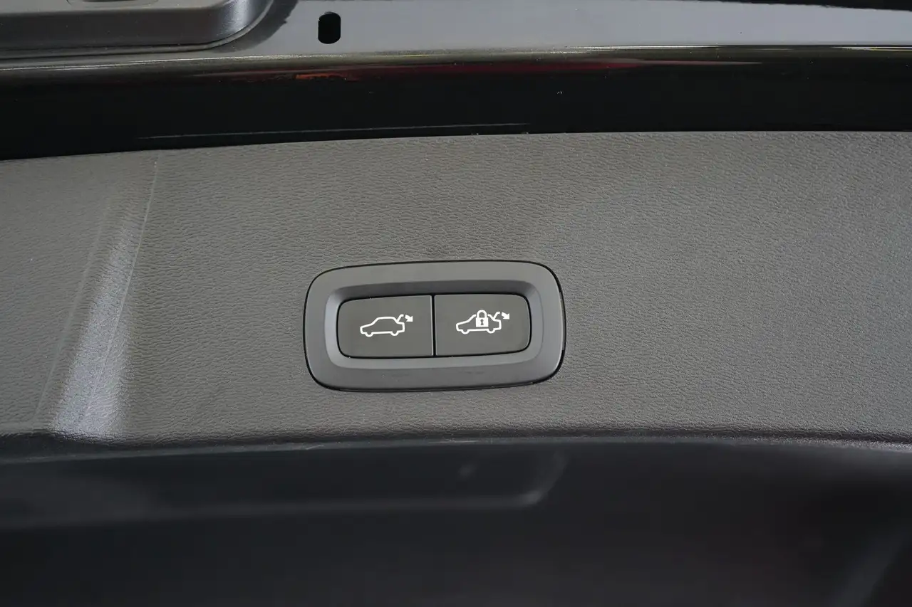 Volvo EX40 82 kWh Single Motor Extended Range Plus Dark LED G, миниатюра 18