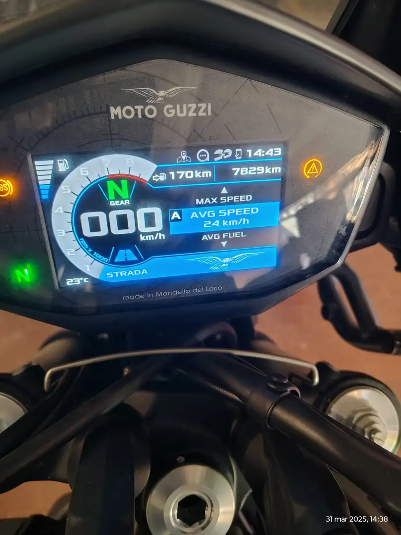 Moto Guzzi V 85 TT 2021-2023 verde super accessoriata Verde - 1