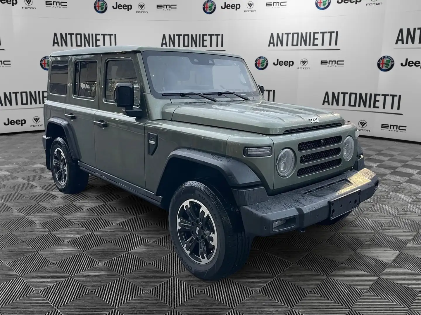 EMC Sonstige 212 2.0 TGDI 8AT 4WD Officer Grün - 2