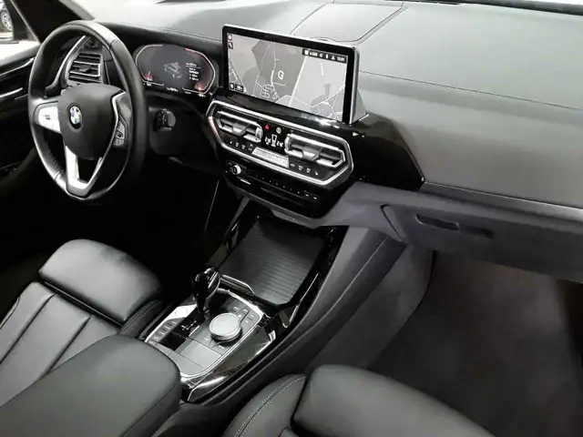 BMW X3 view 9