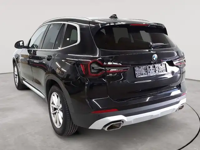 BMW X3 view 5