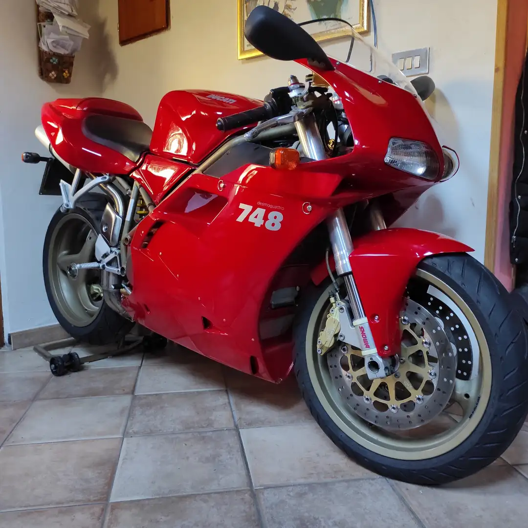 Ducati 748 Rot - 1