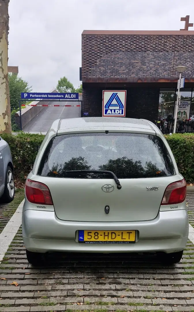 Toyota Yaris 1.3i Linea Sol - 1