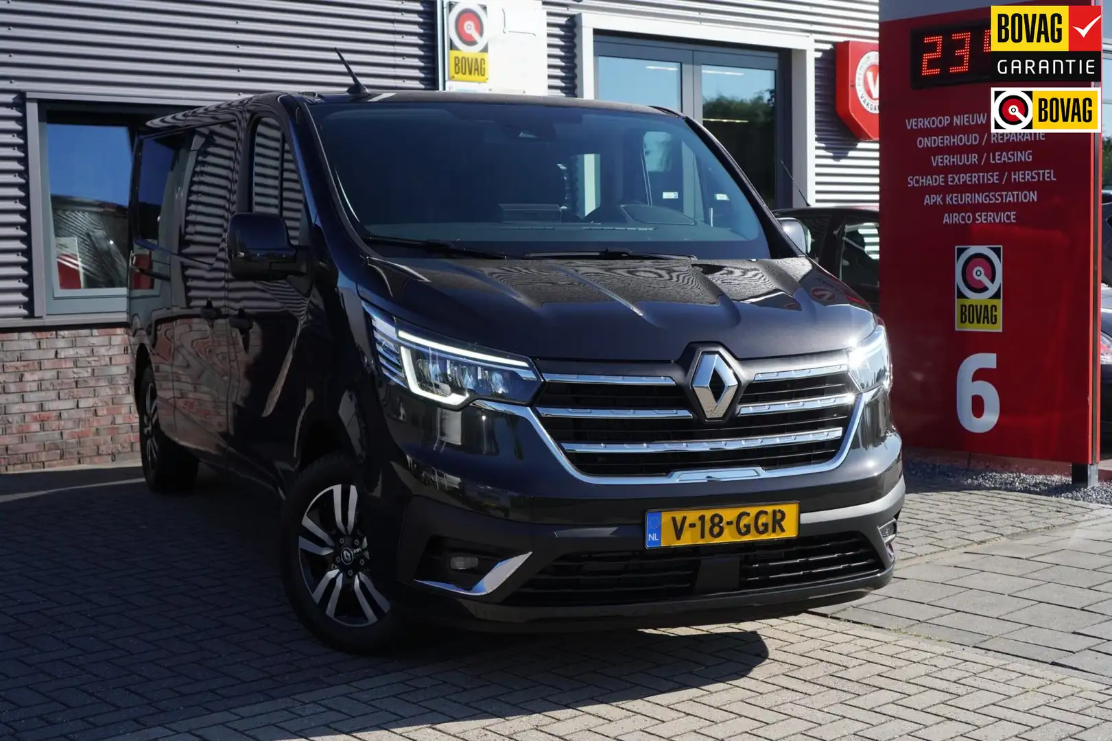 Renault Trafic 2.0 Blue dCi EDC 170 T29 L2H1 Extra DC. BESPARING Zwart - 1