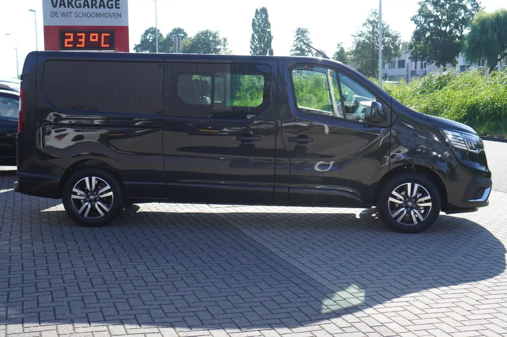Renault Trafic 2.0 Blue dCi EDC 170 T29 L2H1 Extra DC. BESPARING Zwart - 2
