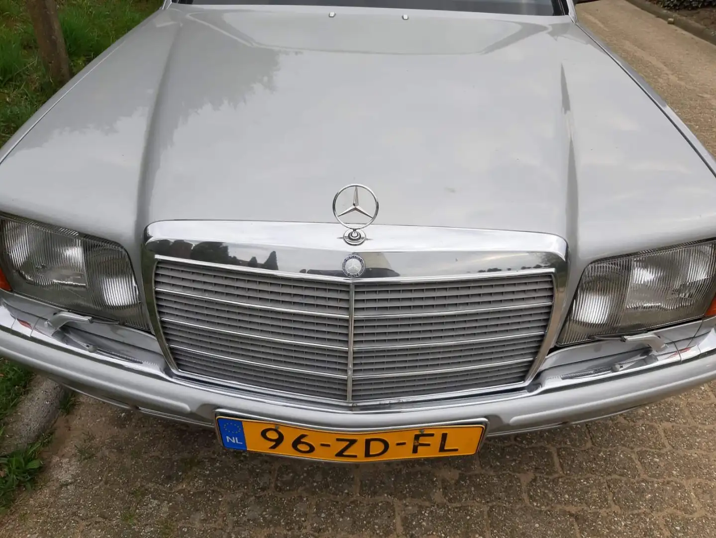 Mercedes-Benz 380 SEL Gris - 1