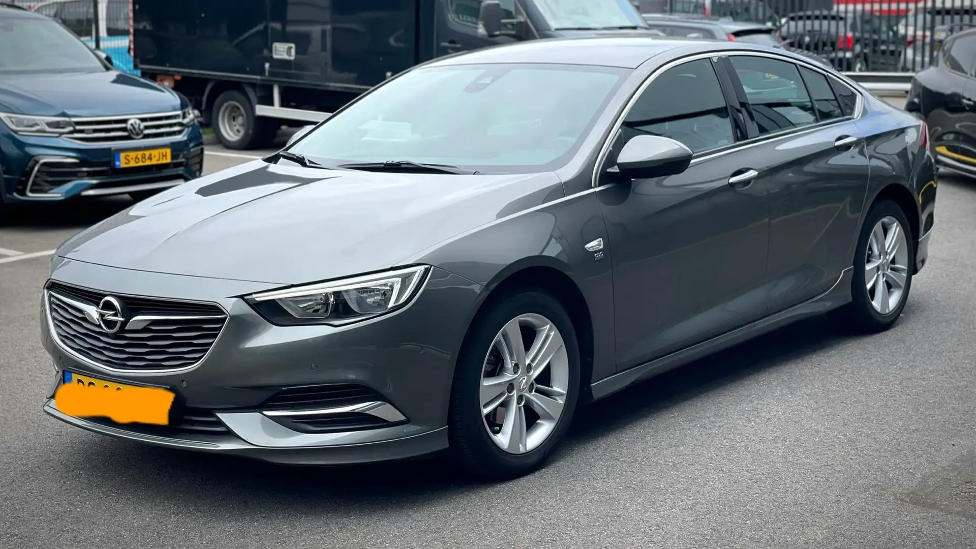 Opel Insignia - 1