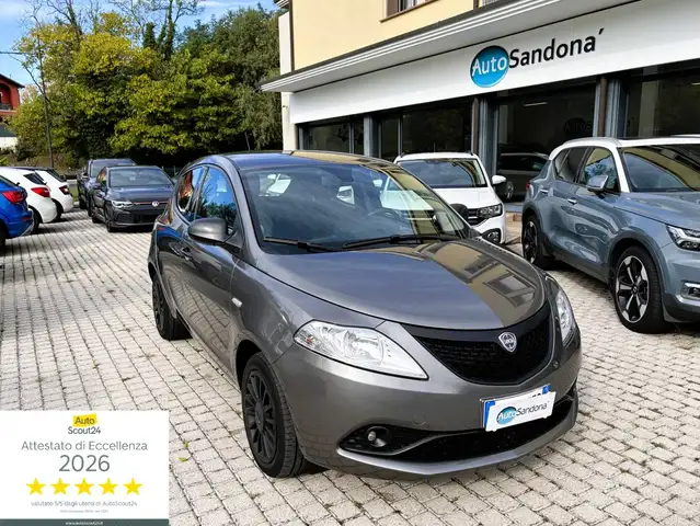 Lancia Ypsilon 1.0 firefly hybrid Silver OK NEOPATENTATI