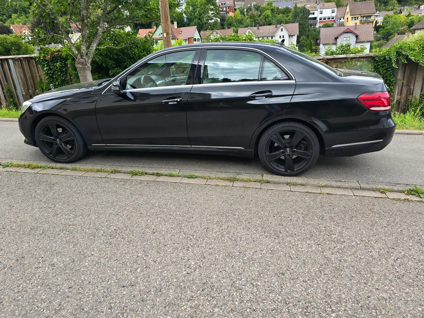 Mercedes-Benz E 220 E 220 BlueTEC 4Matic 7G-TRONIC Elegance Schwarz - 2