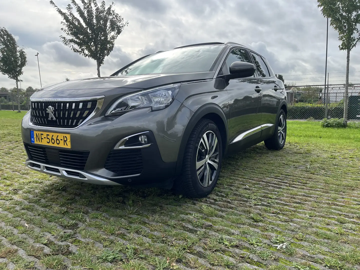 Peugeot 3008 1.6 e-THP Allure Nieuwe Distributie Grijs - 1