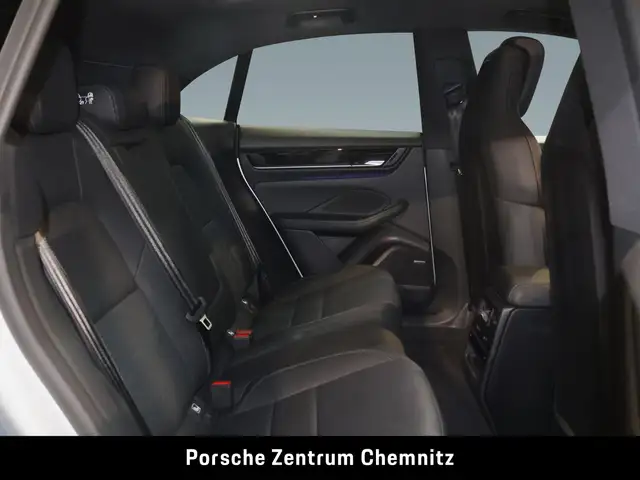 Porsche Macan view 8
