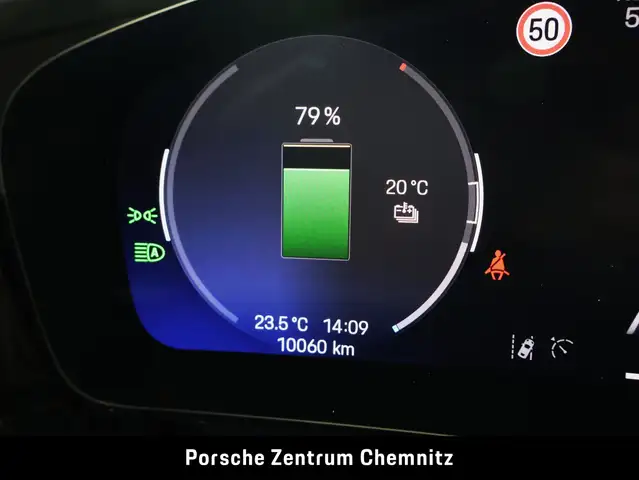 Porsche Macan view 20