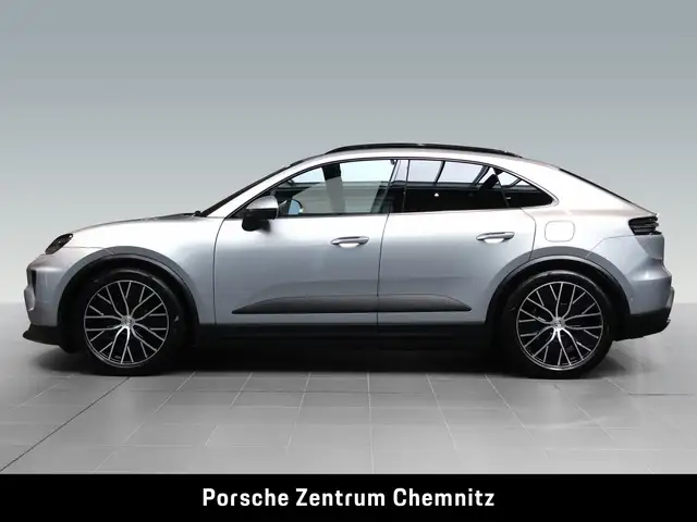 Porsche Macan view 2