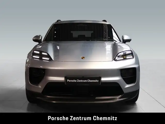Porsche Macan view 4