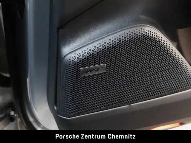 Porsche Macan view 28