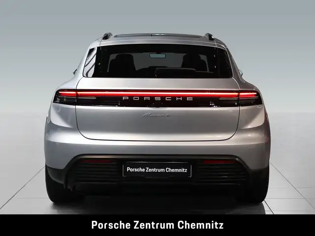 Porsche Macan view 5