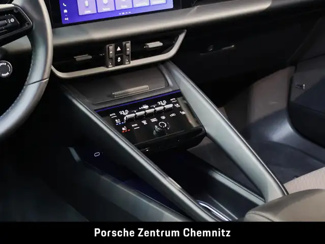 Porsche Macan view 14