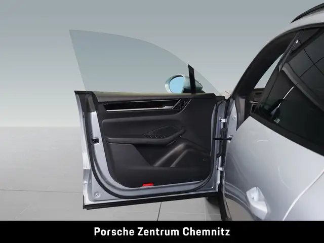 Porsche Macan view 10