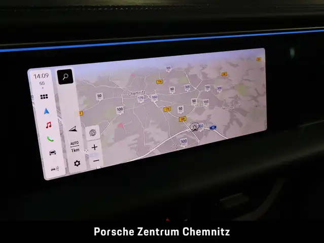 Porsche Macan view 15