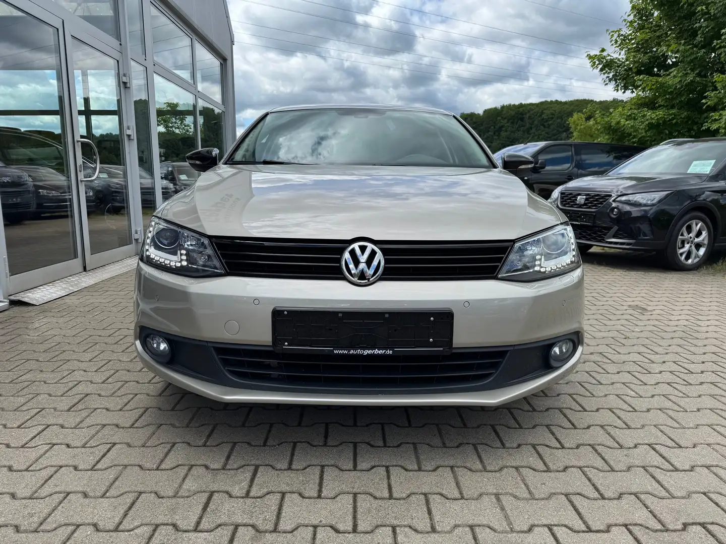 Volkswagen Jetta 1.4 TSI Match Xenon LED MFL AHK Beige - 2