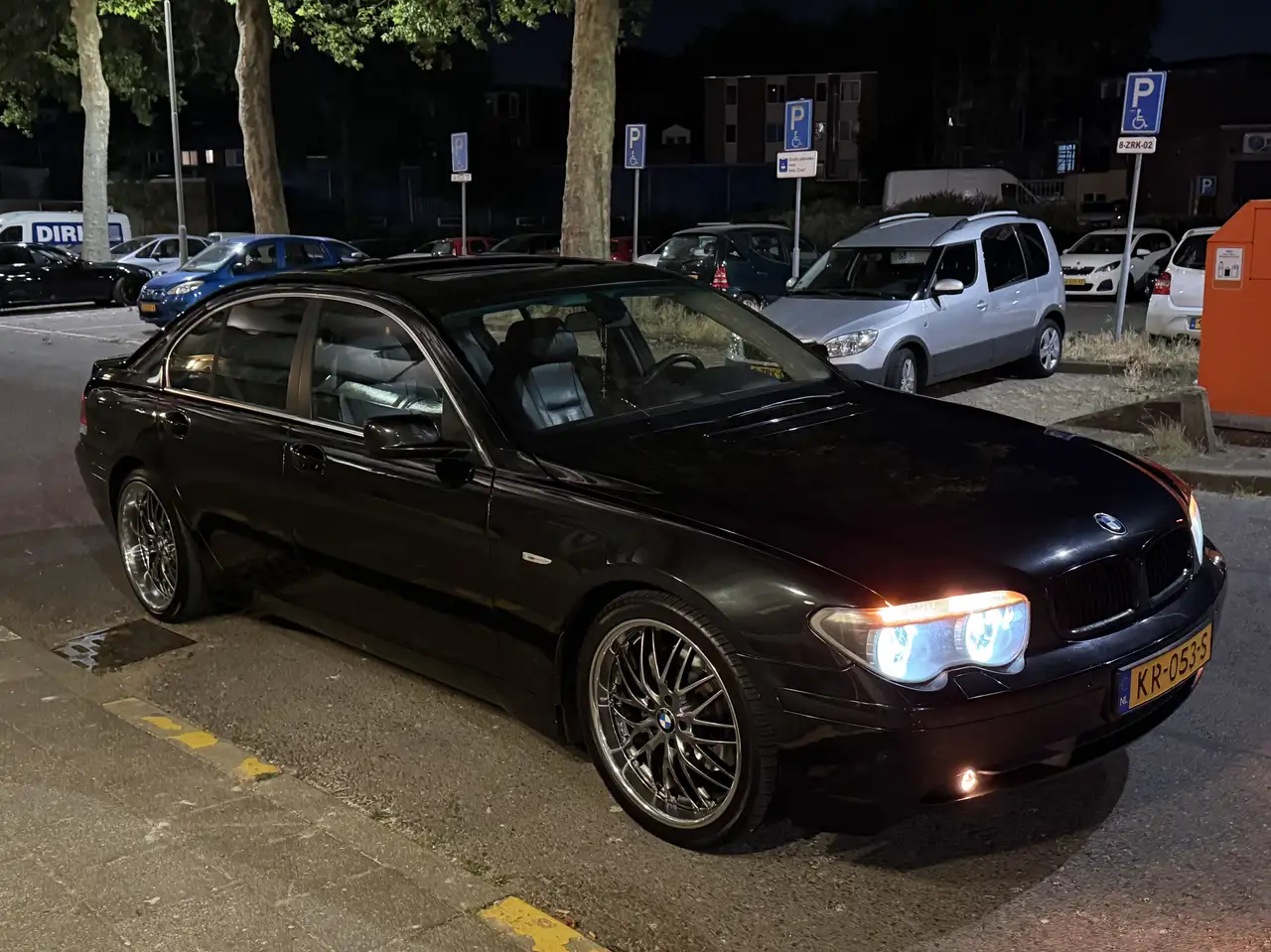 BMW 745