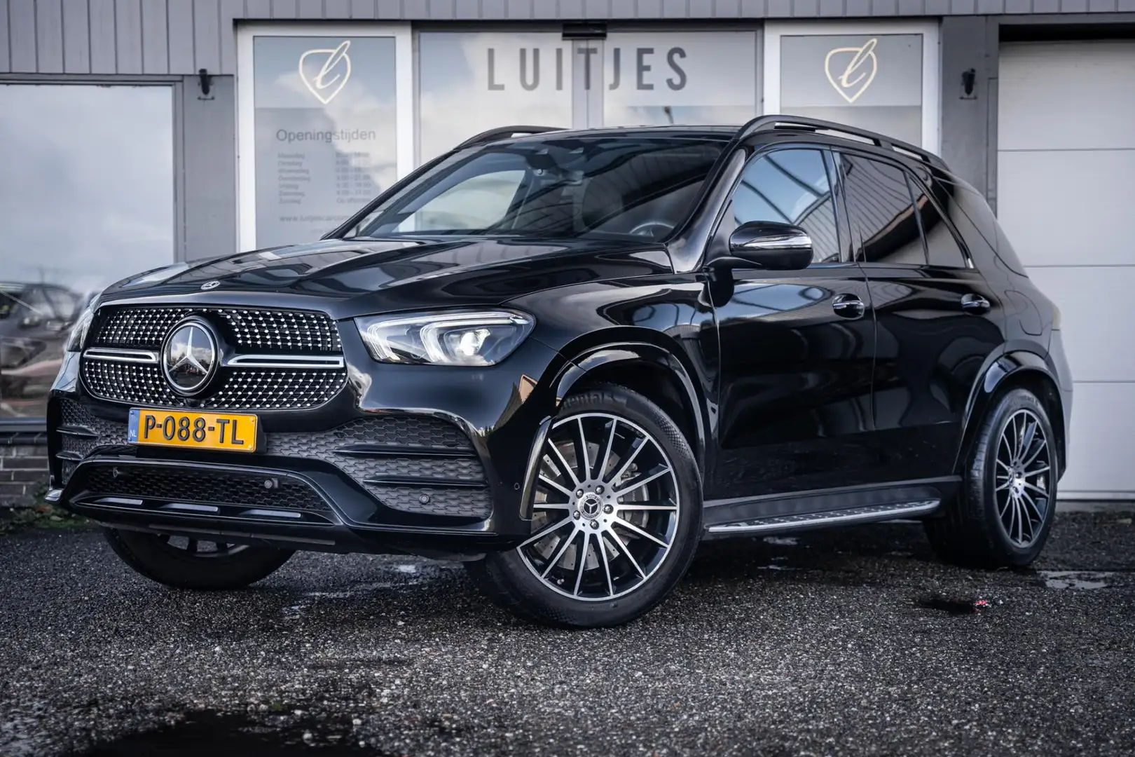 Mercedes-Benz GLE 350 350e 4MATIC AMG Premium Plus I BTW I Panorama I Bu Zwart - 1