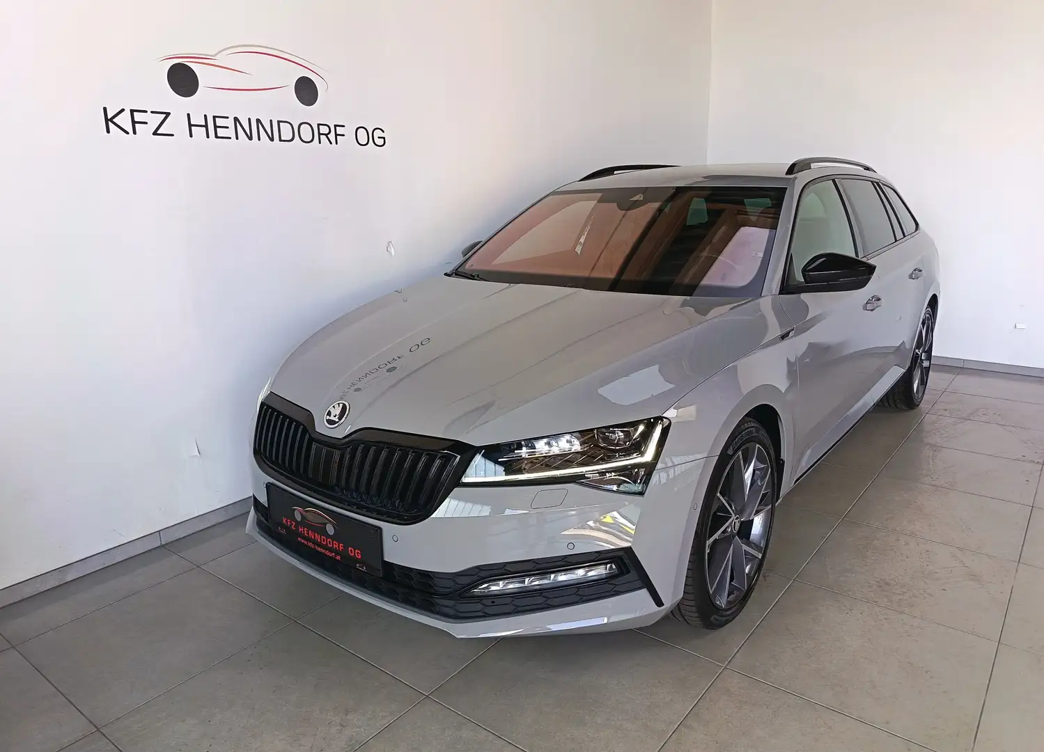 Skoda Superb Kombi 2,0 TDI 4x4 Sportline DSG Grau - 1