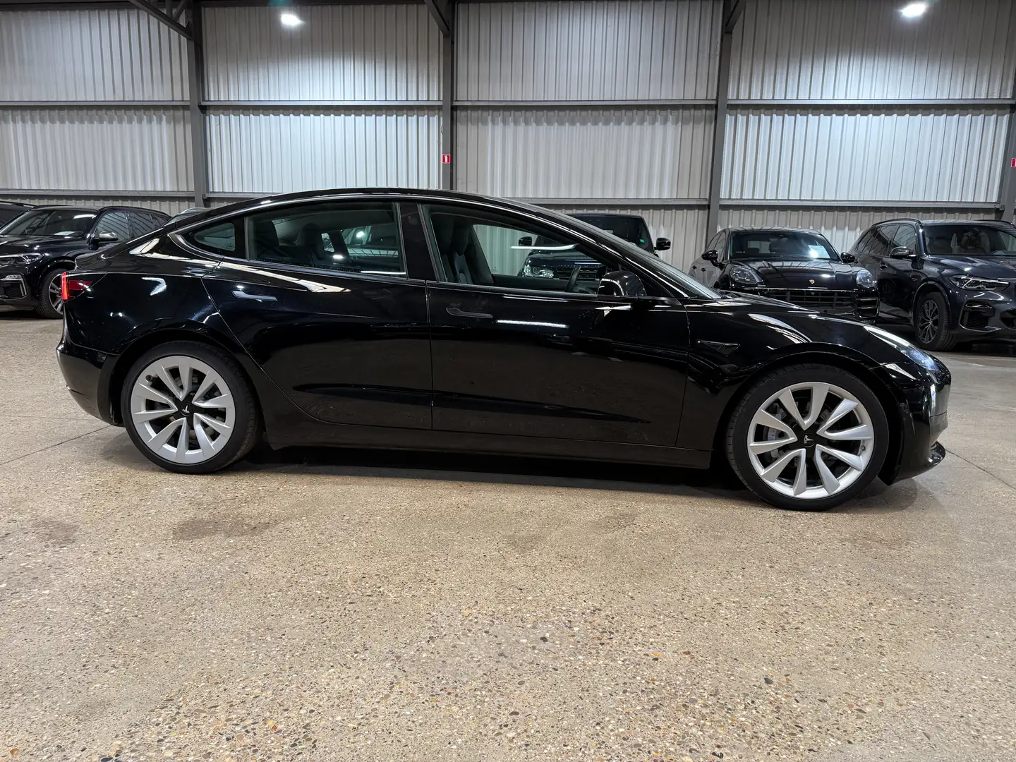 Tesla Model 3 Model 3 Standard Reichweite Plus Hinterradantrieb Black - 2