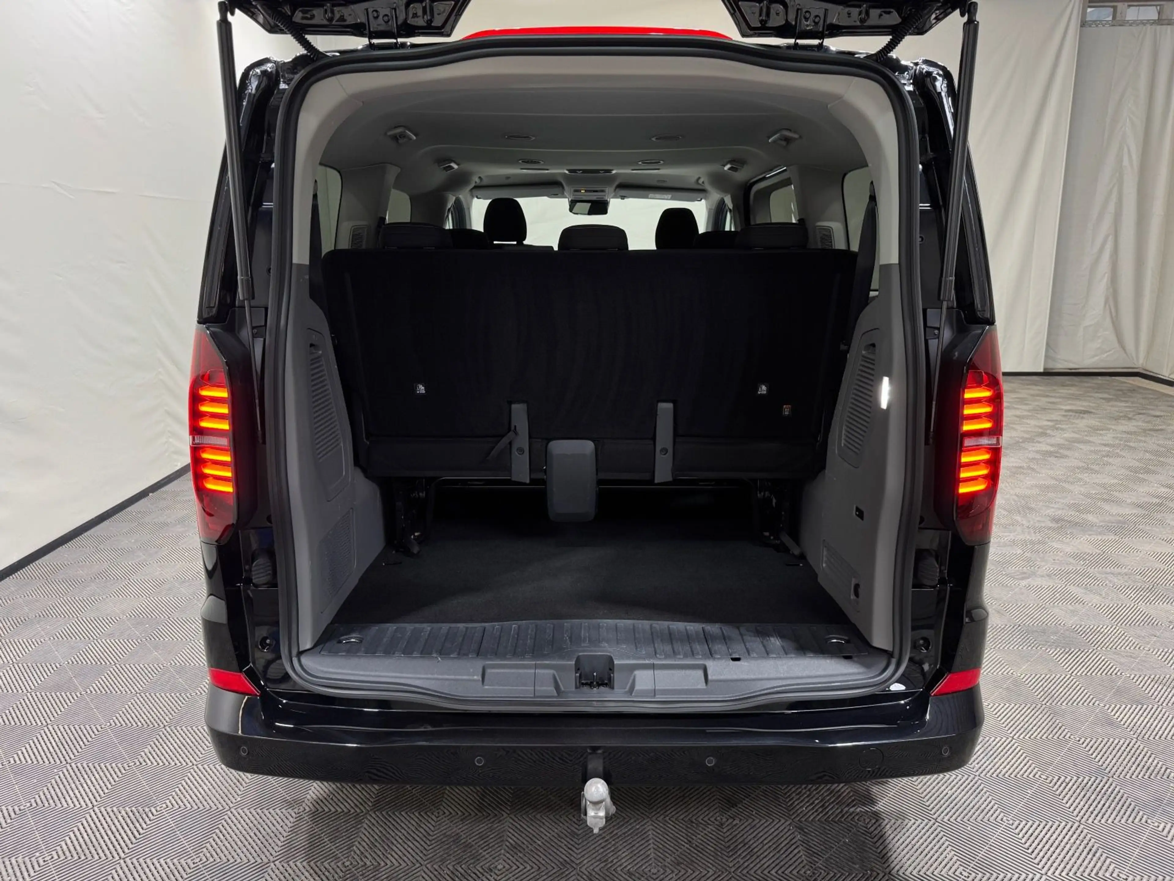Volkswagen T7 Caravelle Life 2.0 TDI DSG KR | LED AHK PDC — photo 12