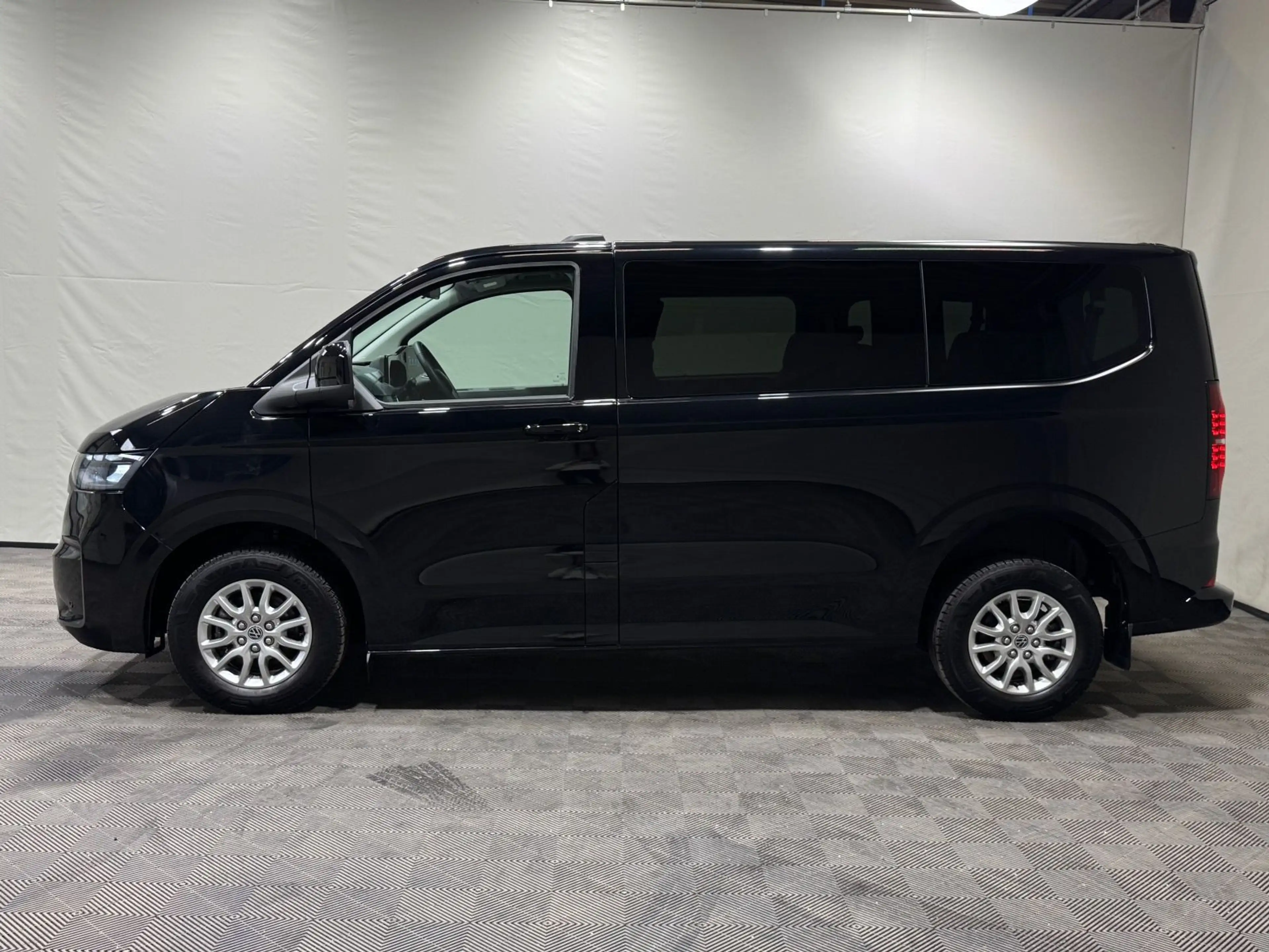 Volkswagen T7 Caravelle Life 2.0 TDI DSG KR | LED AHK PDC — photo 3
