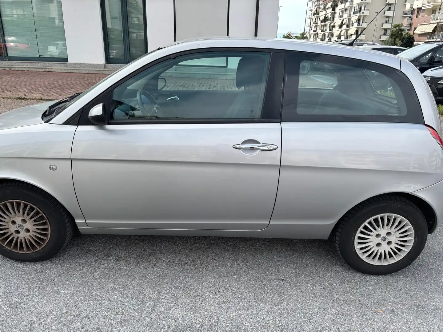 Lancia Ypsilon 1.2 8v MomoDesign - 2