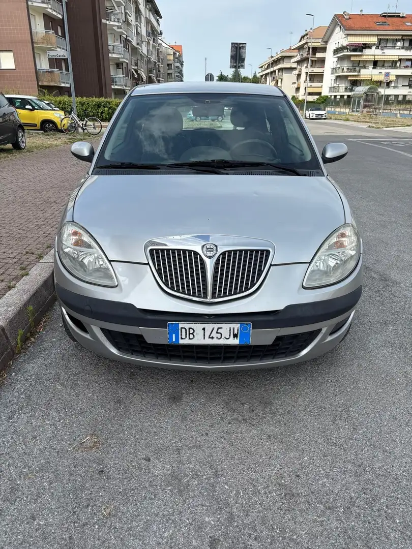 Lancia Ypsilon 1.2 8v MomoDesign - 1